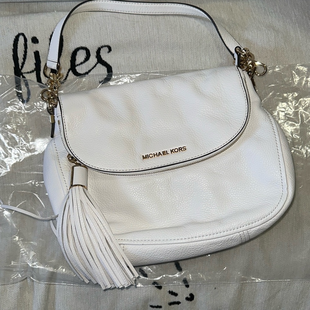 Michael Kors white pebbled leather 2 way bag 💕